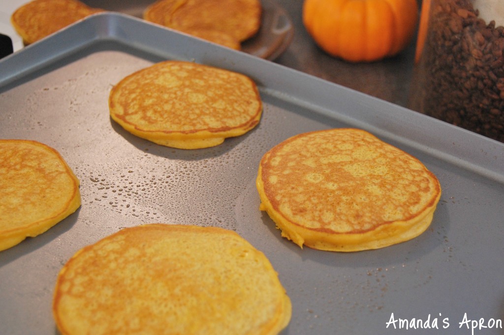 Declicious home made pumpkin pancake recipe http://amandasapron.com